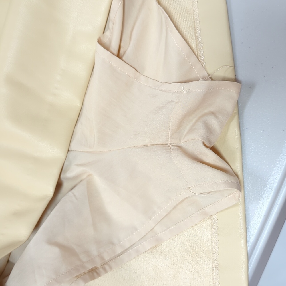 Abercrombie & Fitch Cream Mini Skirt - Picture 5 of 10